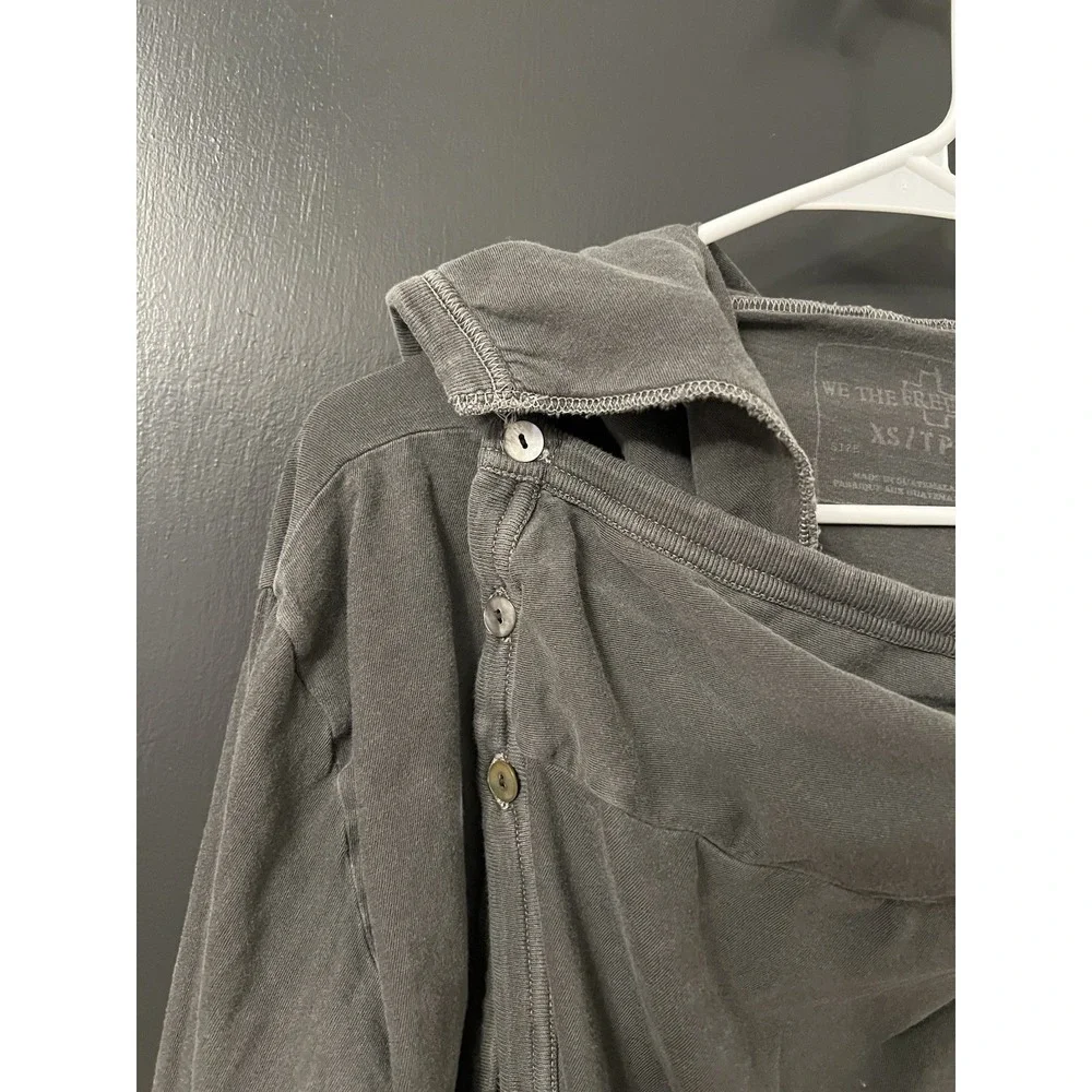 We The Free People Sz XS OPEN HOODIE Top Womens 3 Button Shoulder Grey